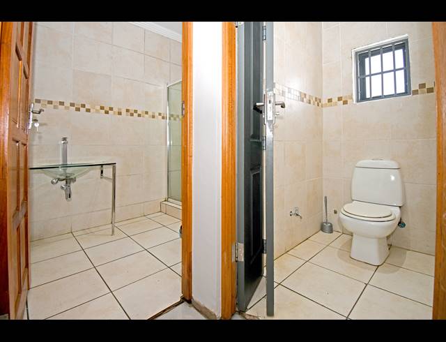 3 BEDROOM HOUSE FOR SALE IN MAYFAIR WEST